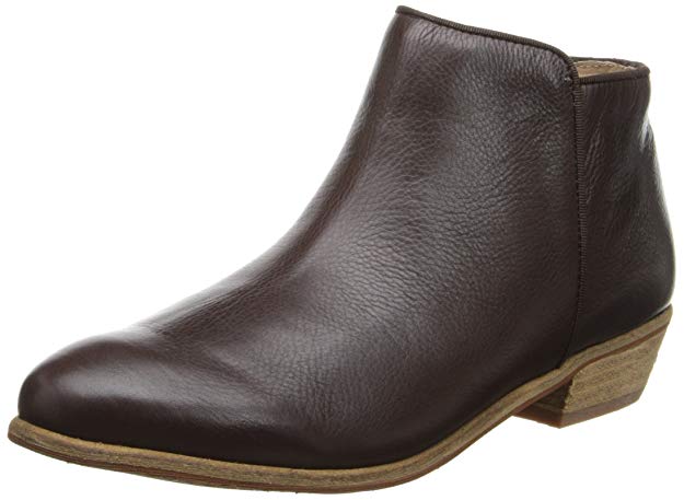 10 Snug and Cute Sneakers for Extensive Toes