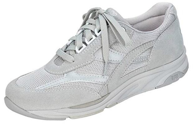 10 Snug and Cute Sneakers for Extensive Toes